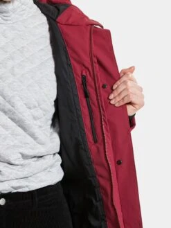 DIDRIKSONS Manteaux Dhiver Manteau D’hiver CAJSA Femme Rouge Sang -Sportamore 92005702586249384df4751d2e3dbb0c