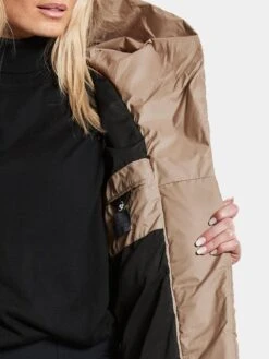 DIDRIKSONS Manteaux Dhiver Manteau D’hiver Stella Femme Beige -Sportamore b406e0bf7c553ba228ad389621aa0502